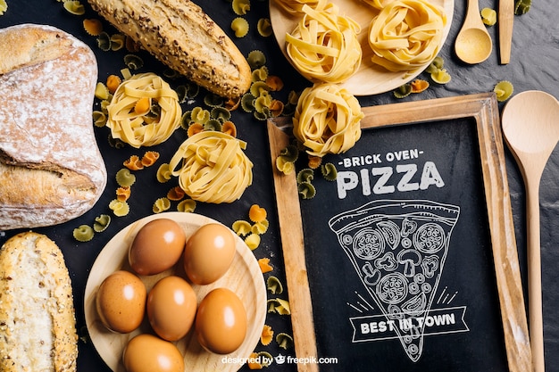 Mockup di lavagna con design di pizza