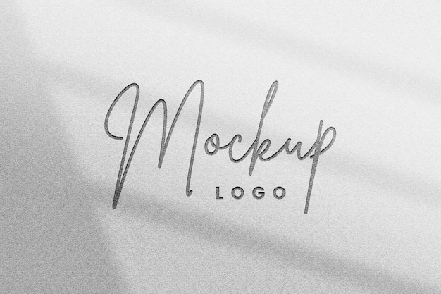 Mockup di logo aziendale metallico modificabile psd in stile goffrato
