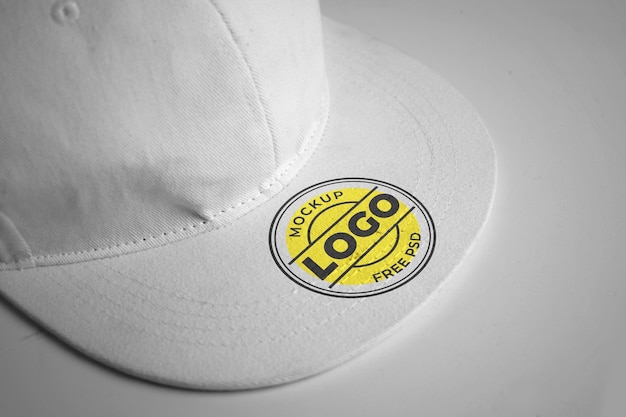 Mockup di logo con cappuccio bianco