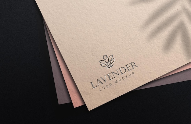 mockup di logo di carta con sfumature realistiche di colori marroni che coprono il lusso del mockup di paper.logo