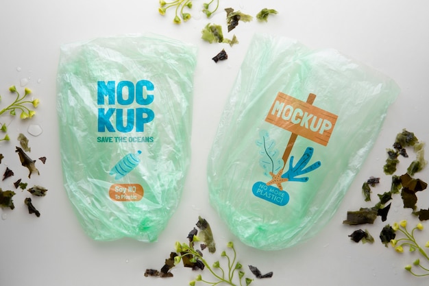 Mockup di palude di plastica con alghe