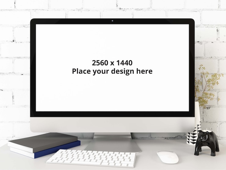 PSD mockup di pc con tastiera sulla scrivania con muro di mattoni