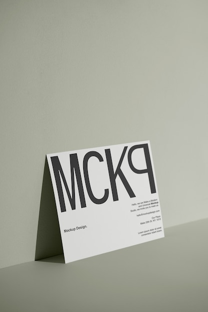 Mockup di poster di studio di carta