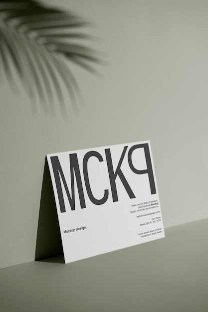 Mockup di poster di studio di carta