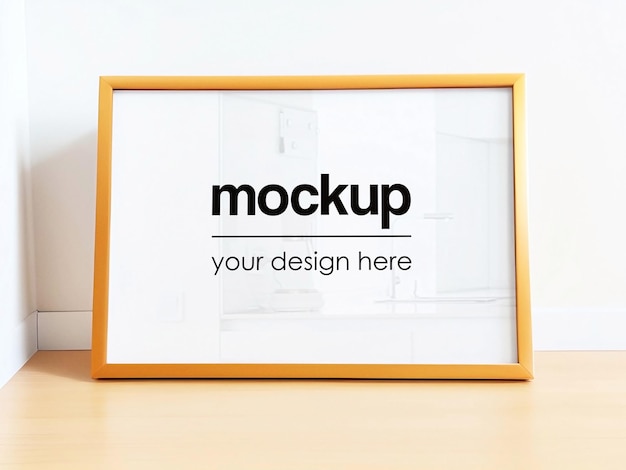 Mockup di poster Modello di vetrina per opere d'arte incorniciate PSD Cornice di stampa verticale