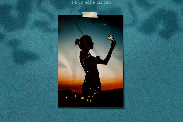 Mockup di poster per fotografie con sovrapposizione di ombre di foglie