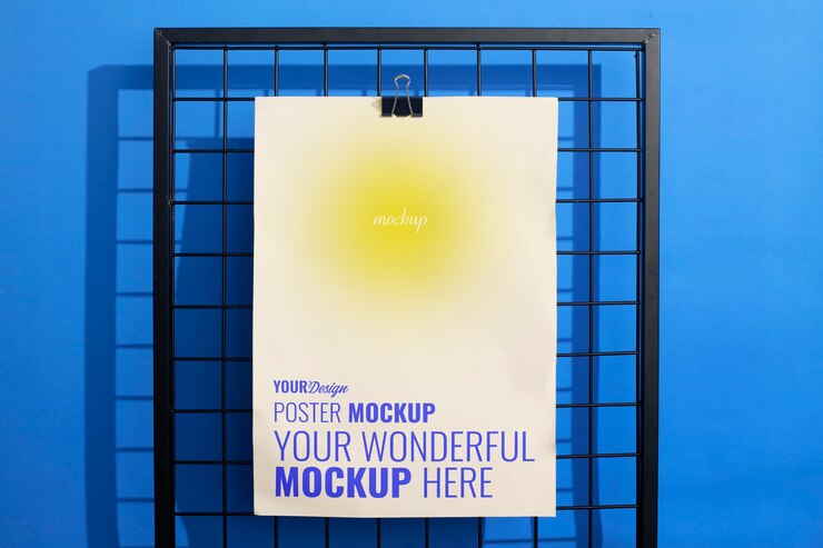 PSD mockup di poster su una recinzione a griglia