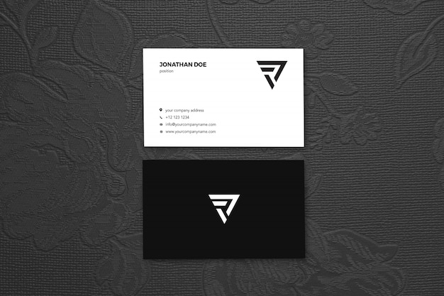 Mockup di Rose Vertical Businesscard vintage