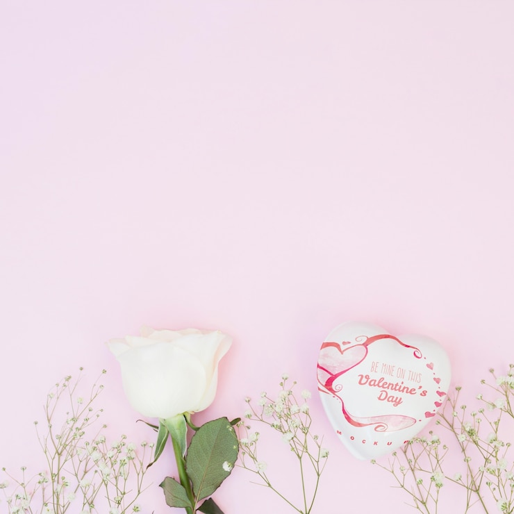 PSD mockup di scatola a forma di cuore per san valentino