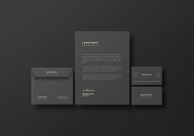 Mockup di set di cancelleria scuro