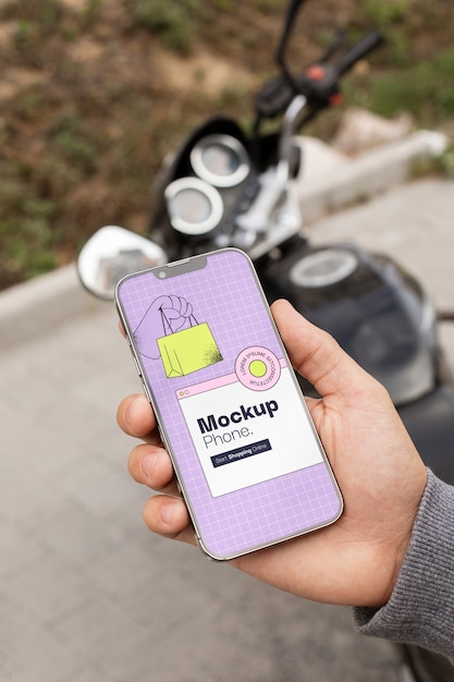 Mockup di smartphone in mano