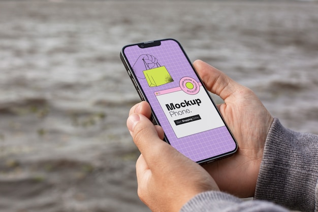 Mockup di smartphone in mano