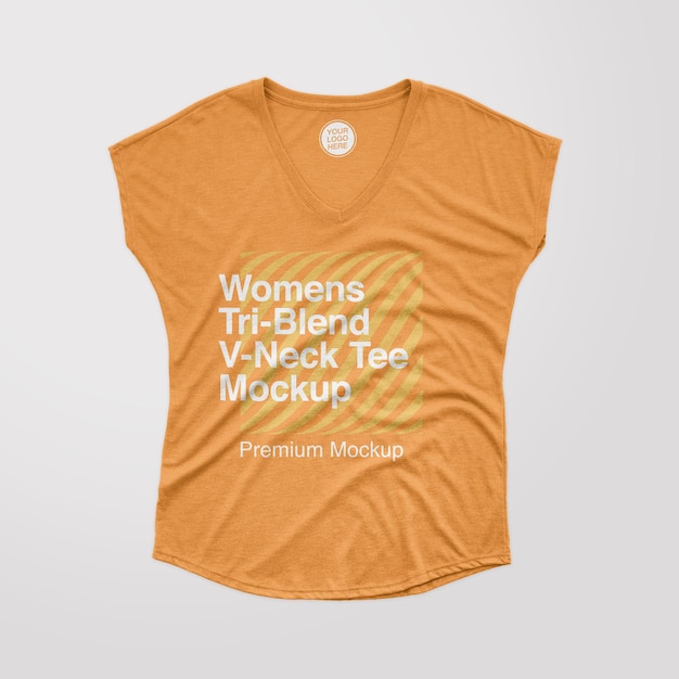 Mockup di t-shirt con scollo a V TriBlend da donna