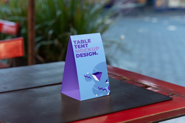 Mockup di tenda da tavolo di carta