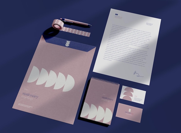 Mockup di un set di cancelleria