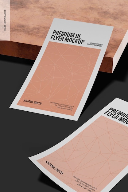 Mockup di volantini Premium DL, vista da destra
