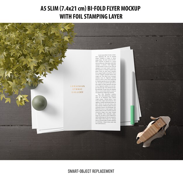 Mockup di volantino pieghevole pieghevole A5