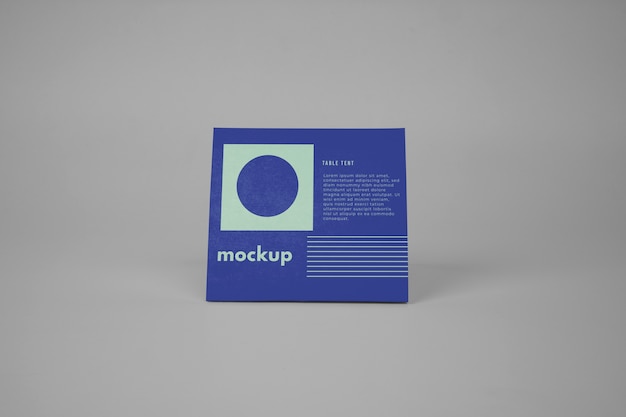 Mockup di volantino tenda da tavolo in carta