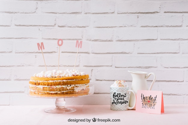 PSD mockup para el día de la madre con tarta deliciosa