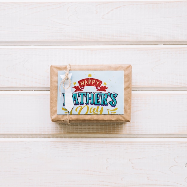 Mockup para el día del padre con caja de regalo