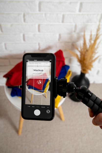 Mockup de dispositivo con ropa