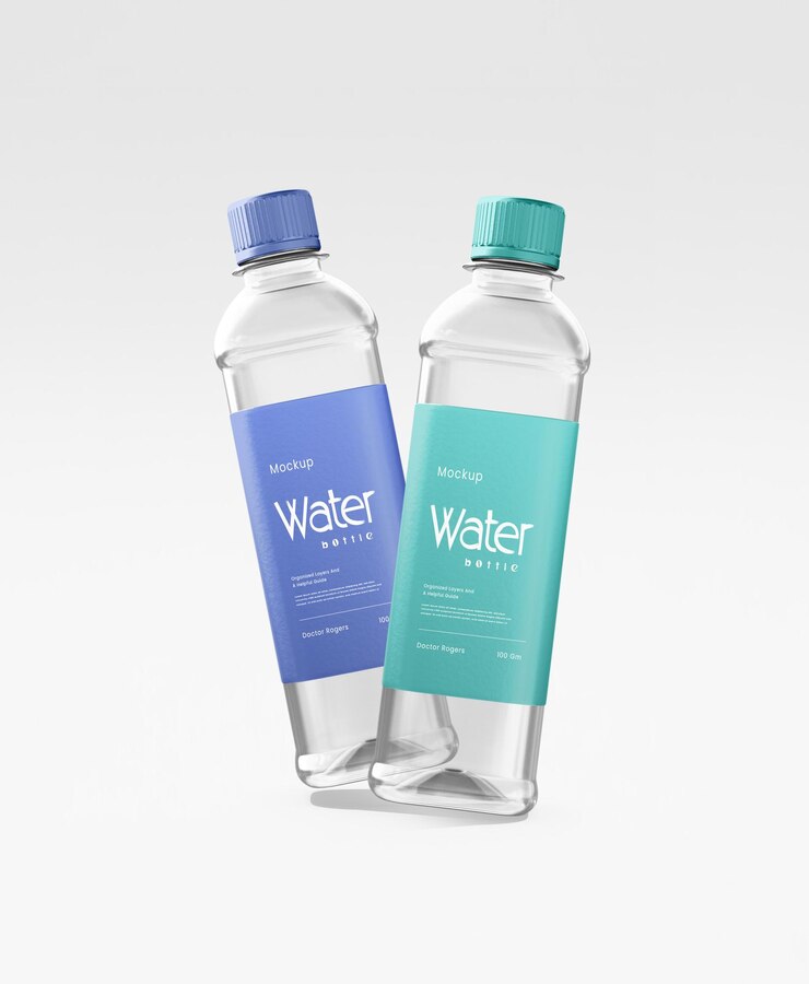 PSD mockup de dos botellas de agua con tapas azules y verdes