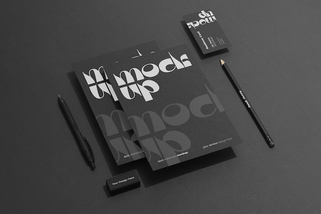 Mockup eines dunklen Schreibwaren-Sets