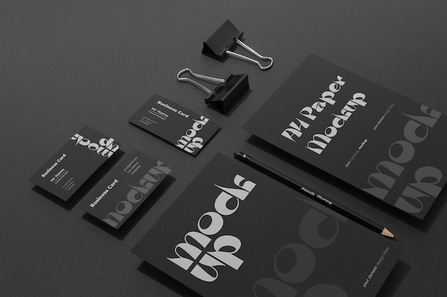 Mockup eines dunklen Schreibwaren-Sets