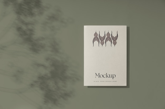 PSD mockup de elementos de papel con sombra de flores