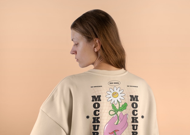 Mockup en la espalda de una sudadera