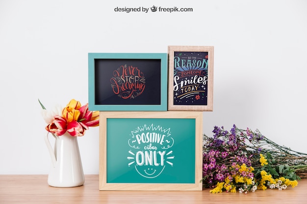 PSD mockup floral de tres marcos