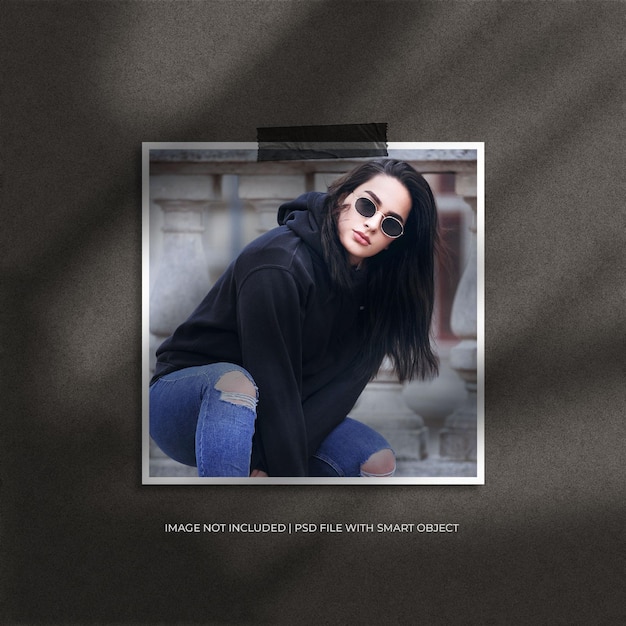 Mockup fotografico con cornice di carta quadrata