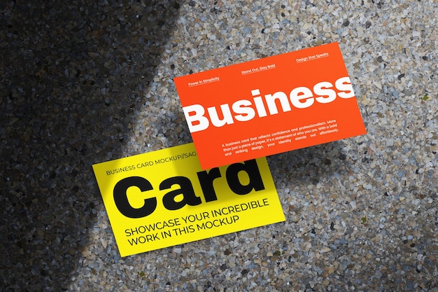 Mockup für Businesskarten mit Fettdruck auf Muster von Muscheln