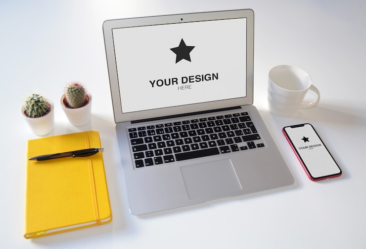 PSD mockup - laptop e telefono con elementi decorativi