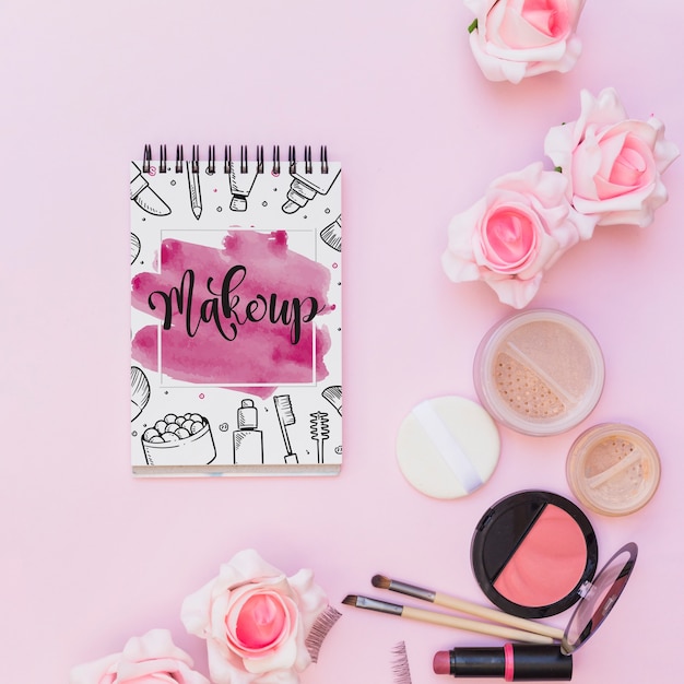 Mockup de libreta con concepto de belleza