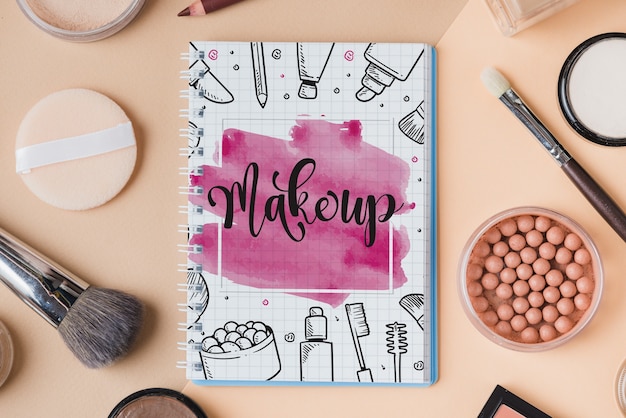 Mockup de libreta con concepto de makeup