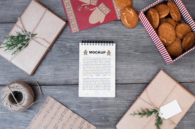 Mockup de libreta con concepto de navidad