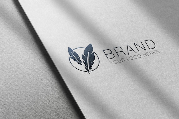 Mockup logo con effetto goffrato carta