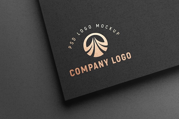 mockup logo dorato impresso su carta nera