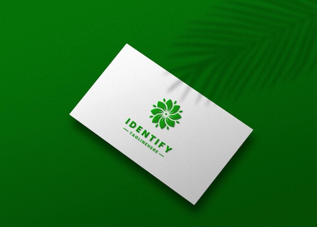 PSD mockup de logo flotante con tarjeta en perspectiva