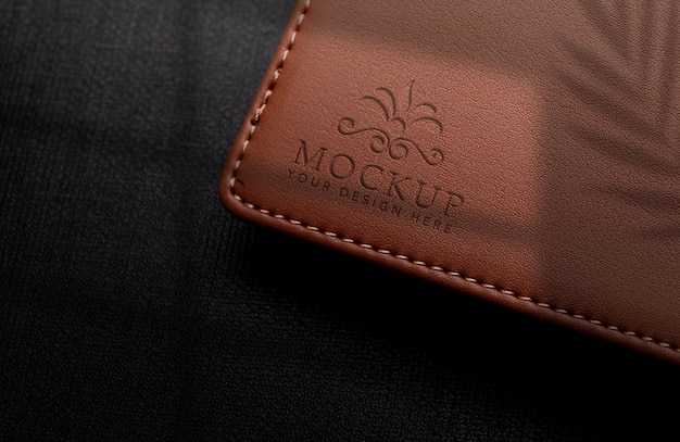 Mockup logo su scatola in pelle su sfondo nero con ombre