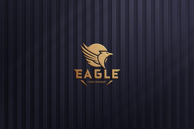 Mockup del logotipo del águila dorada en la pared de textura oscura