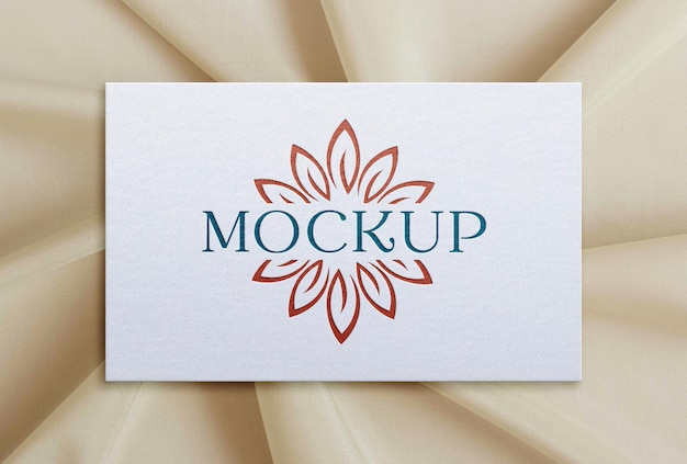 Mockup del logotipo en relieve de tarjeta blanca