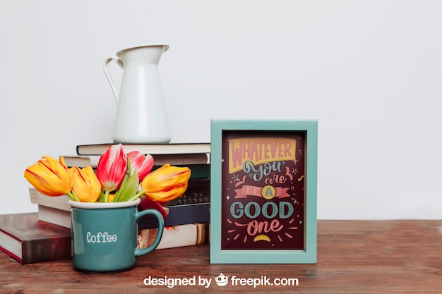 PSD mockup de marco al lado de flores en taza