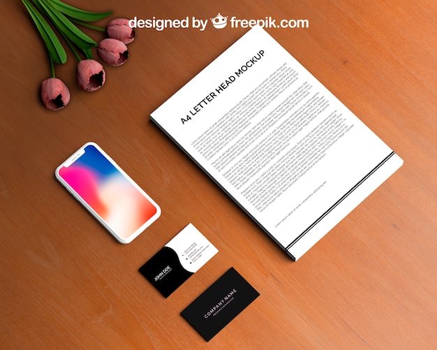 PSD mockup de membrete y smartphone con tarjetas de visita