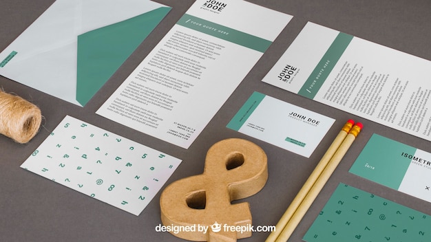 PSD mockup moderno de papelería