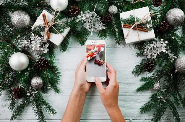 Mockup de navidad con smartphone