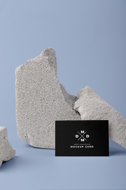 PSD mockup de papelería sobre piedras