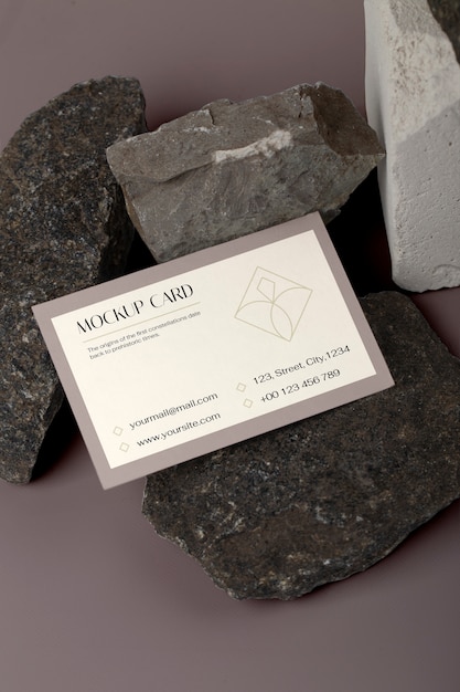 Mockup de papelería sobre piedras