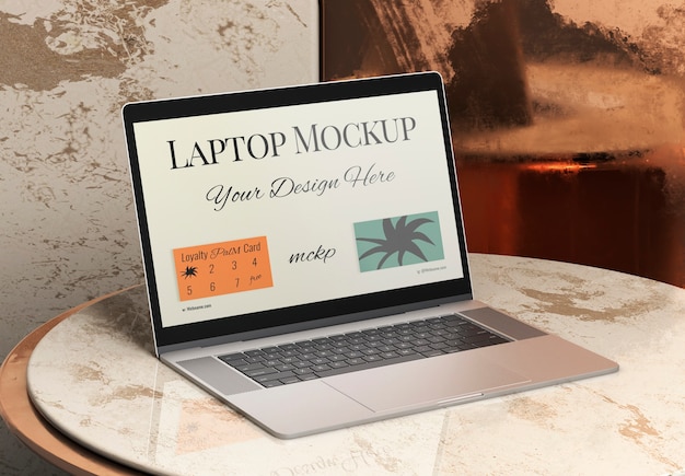 Mockup perangkat di meja marmer
